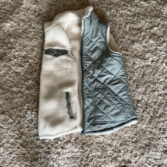 Maurice’s Reversible Vest - Picture 2 of 3